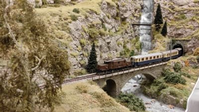 Episode 1: A Crocodile on the model railroad and more