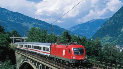 Cross the Alps via the  'Tauern' Railway - Cab ride