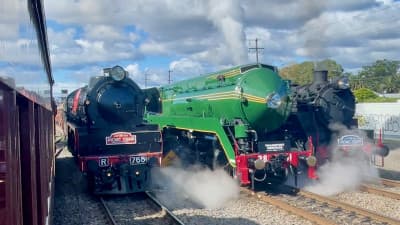 De grote Australische treinraces op het Hunter Valley Steamfest