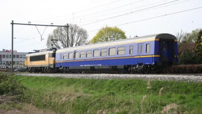 Koninklijk rijtuig SR 10 naar Spoorwegmuseum