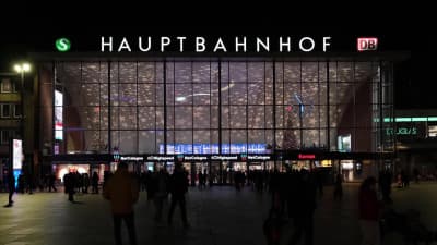 Hauptbahnhof Köln tijdens de Kerstperiode