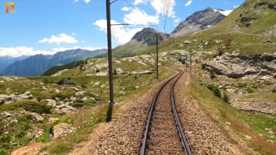 Een prachtige zomerse cabine rit over de Bernina spoorlijn