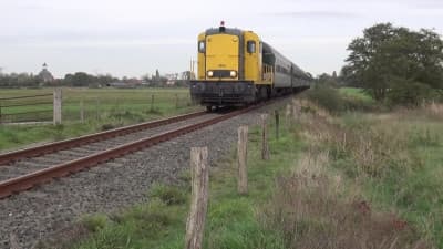 Die CREW 2454 mit Personenzug nach Oosterhout – 5. November 2022